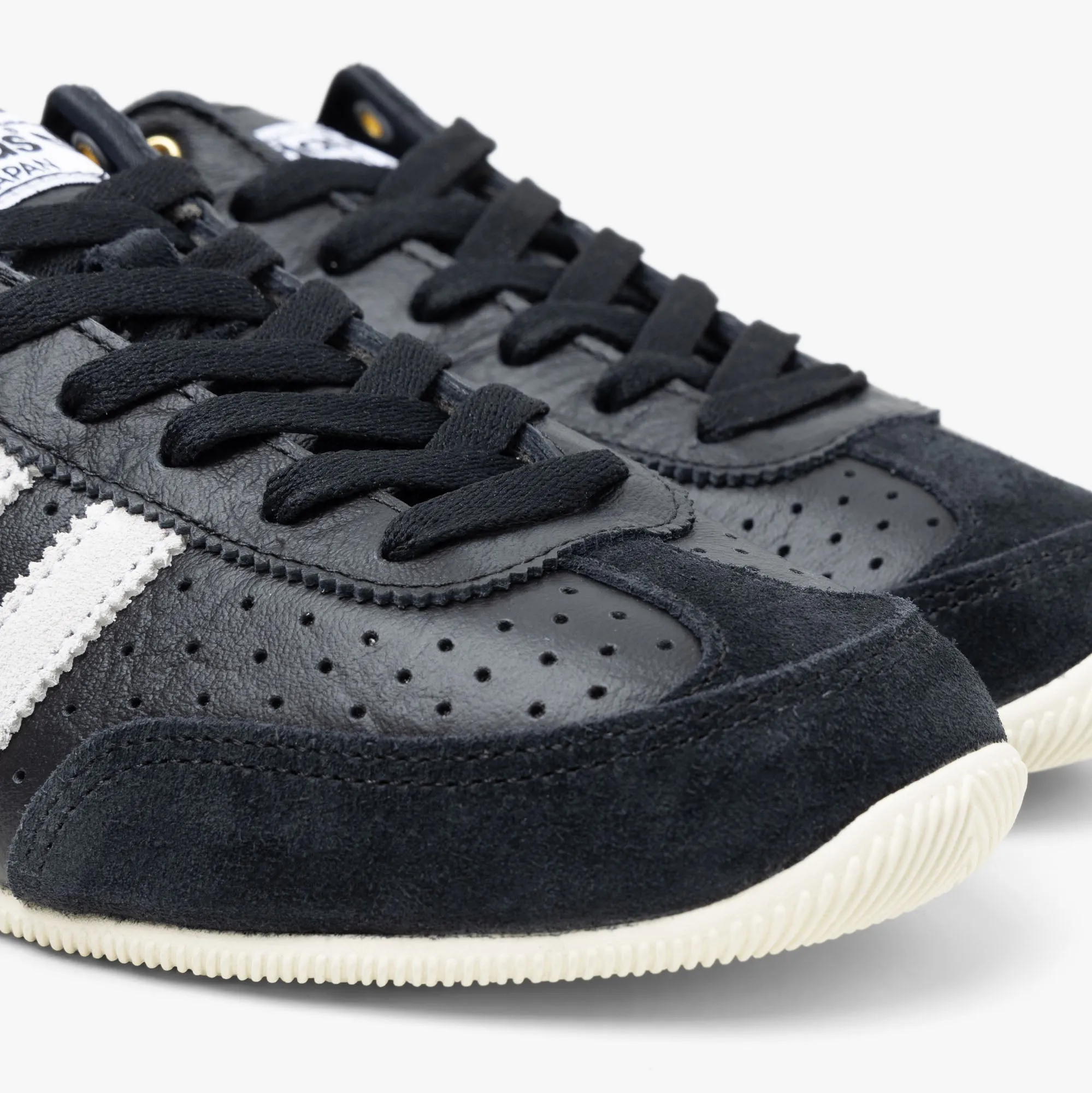 adidas Originals Women's Japan Black Core Black / Ftwr White - Gold Metallic