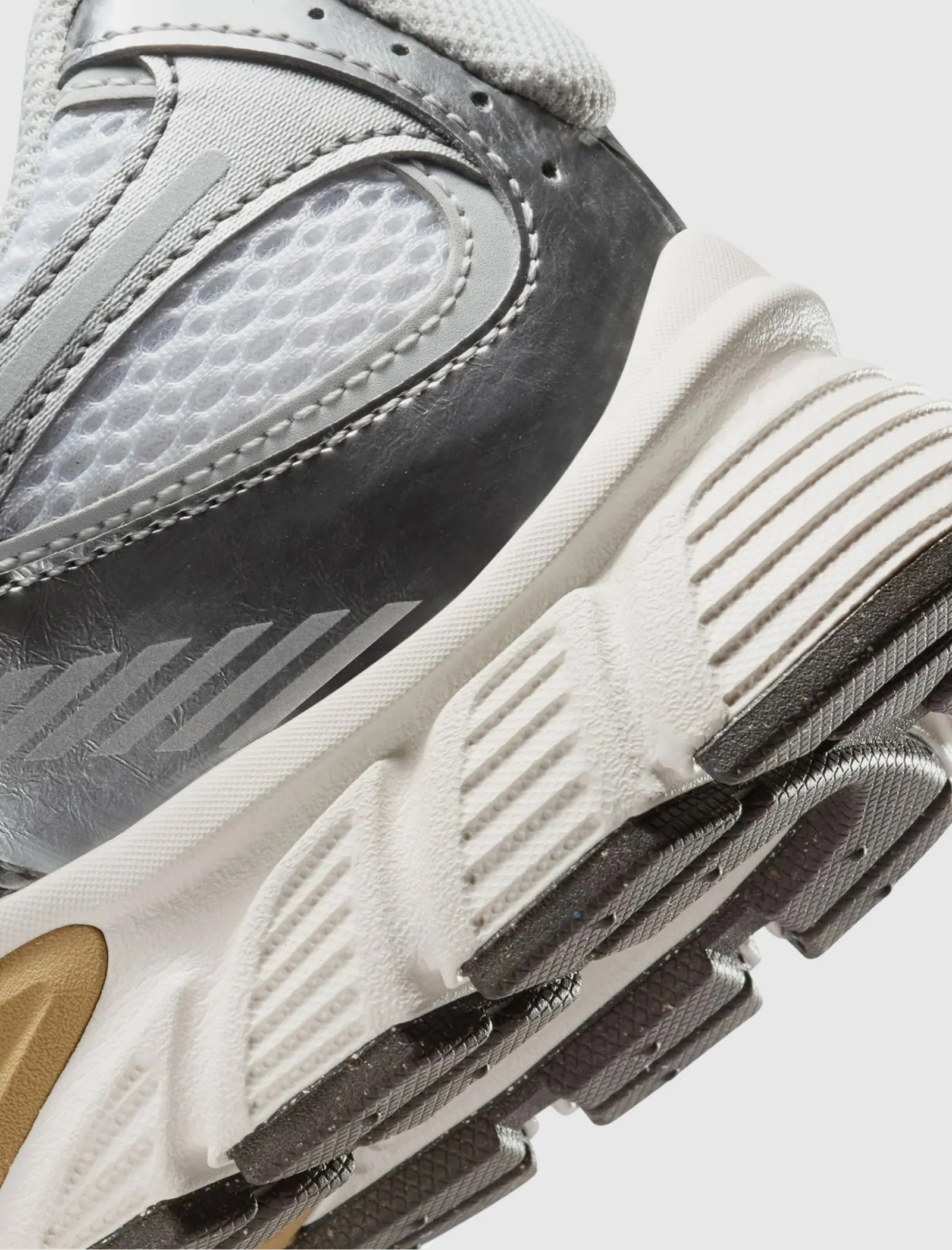 V5 RNR "WHITE/MEDIUM ASH/PARACHUTE BEIGE"